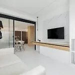 Nowoczesny Przy Plazy Z Parkingiem By Renters Apartment